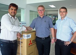 Long-time friend and business partner Nicklas Moberg (2nd left) and corporate administrative officer Niels Stok (right) of the Pinnacle Grand Jomtien Resort dropped by to convey their best wishes to Tony Malhotra and wish the Pattaya Mail Media Group all the success and happiness in our new premises for many years to come.